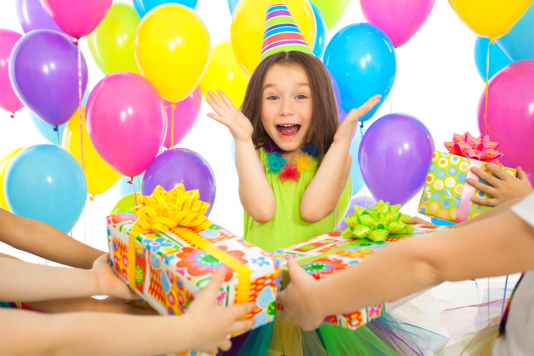 Ребенок хочет день рождение. С днём рождения ребёнку. Дети праздник. Детский день рождения сюрпризы. Подарки детям на день рождения.